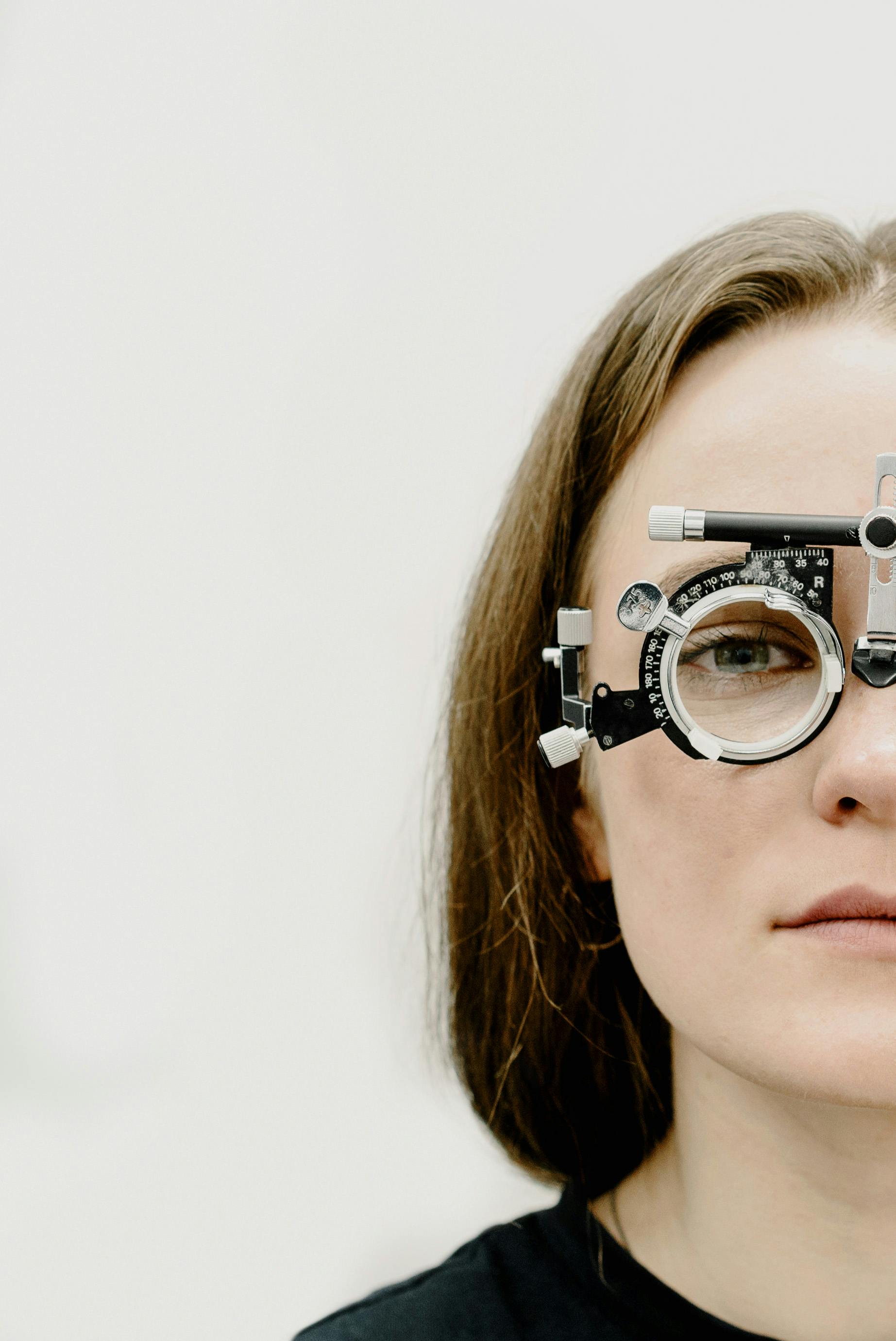 Consultație optică la Biand Optic București — determinare dioptrii